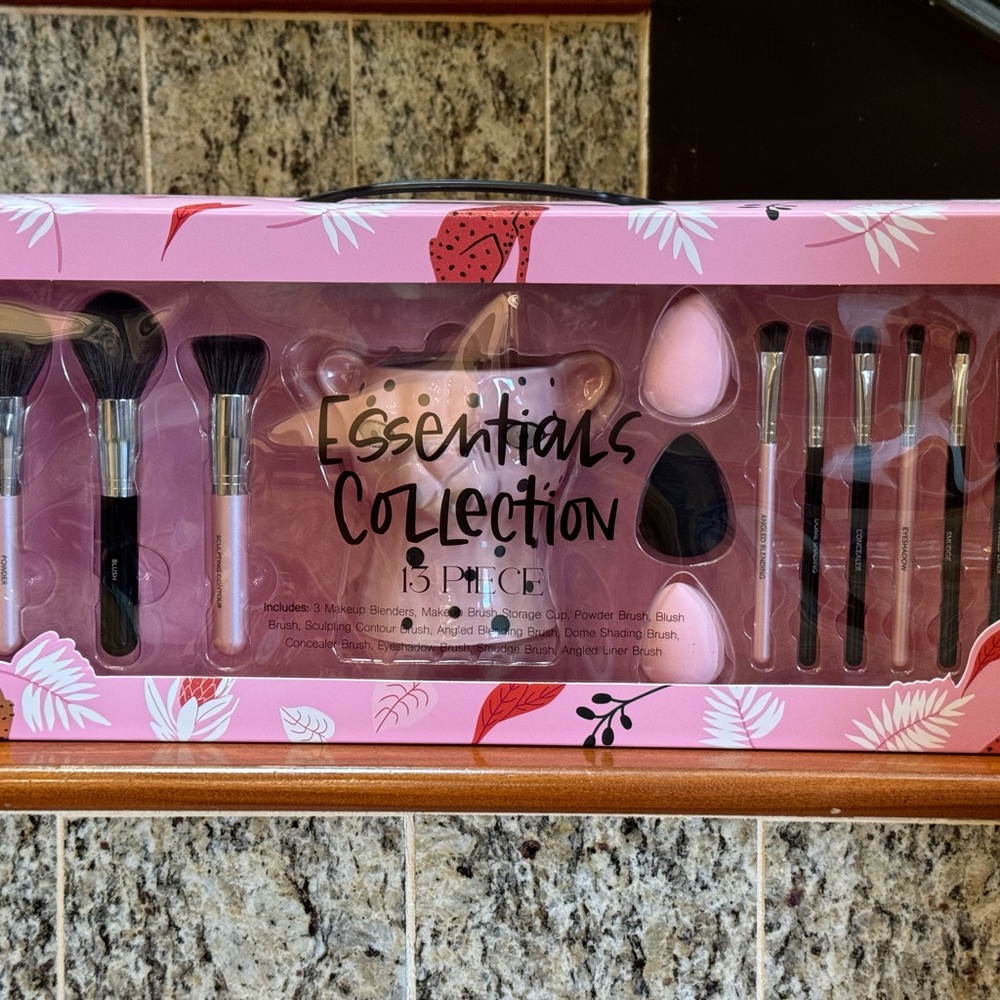 Mothers Day Essential collection makeup brush set gift box